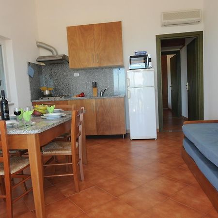 Gf Apartments Li Seddi Badesi Kültér fotó