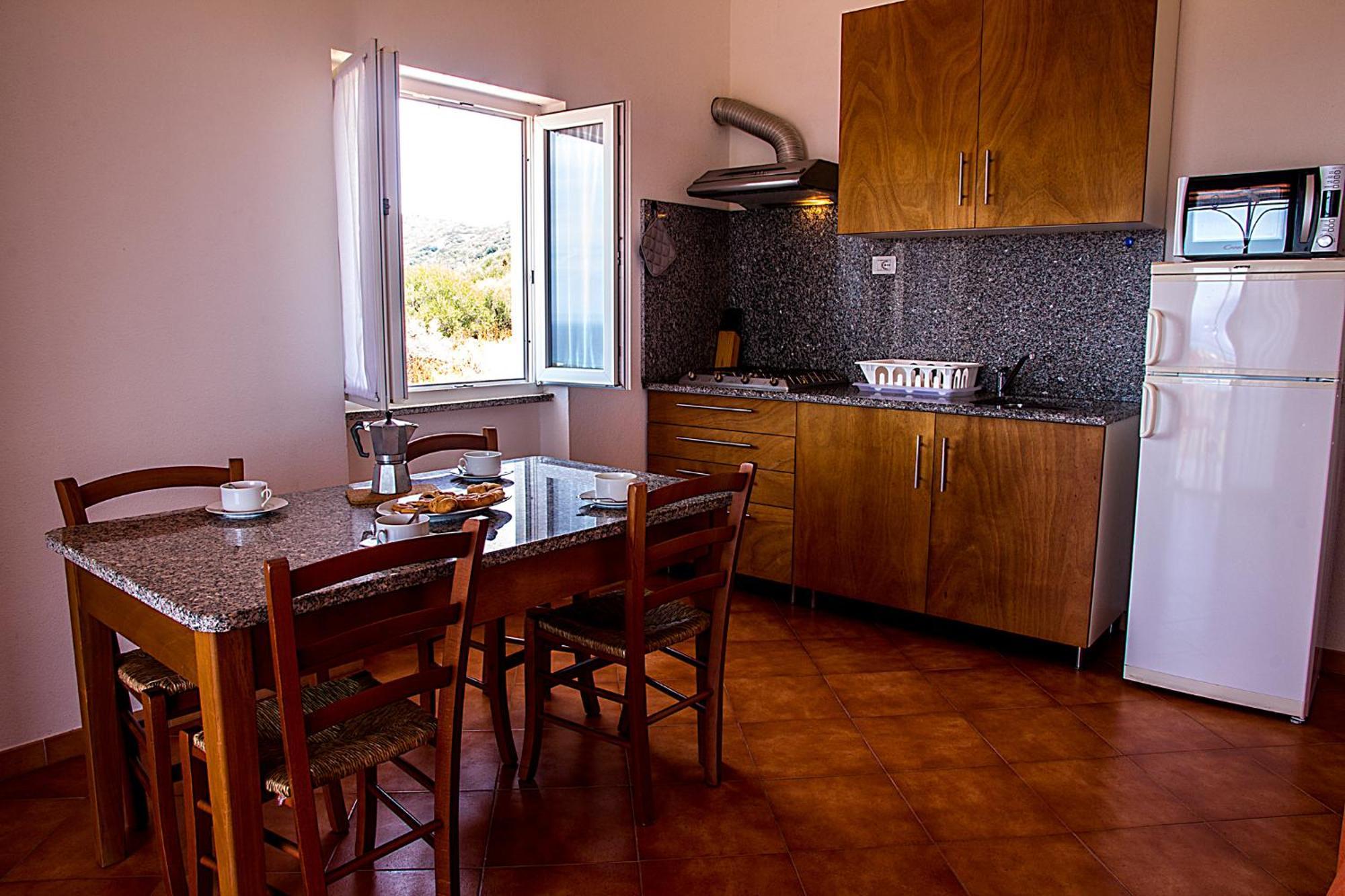 Gf Apartments Li Seddi Badesi Kültér fotó