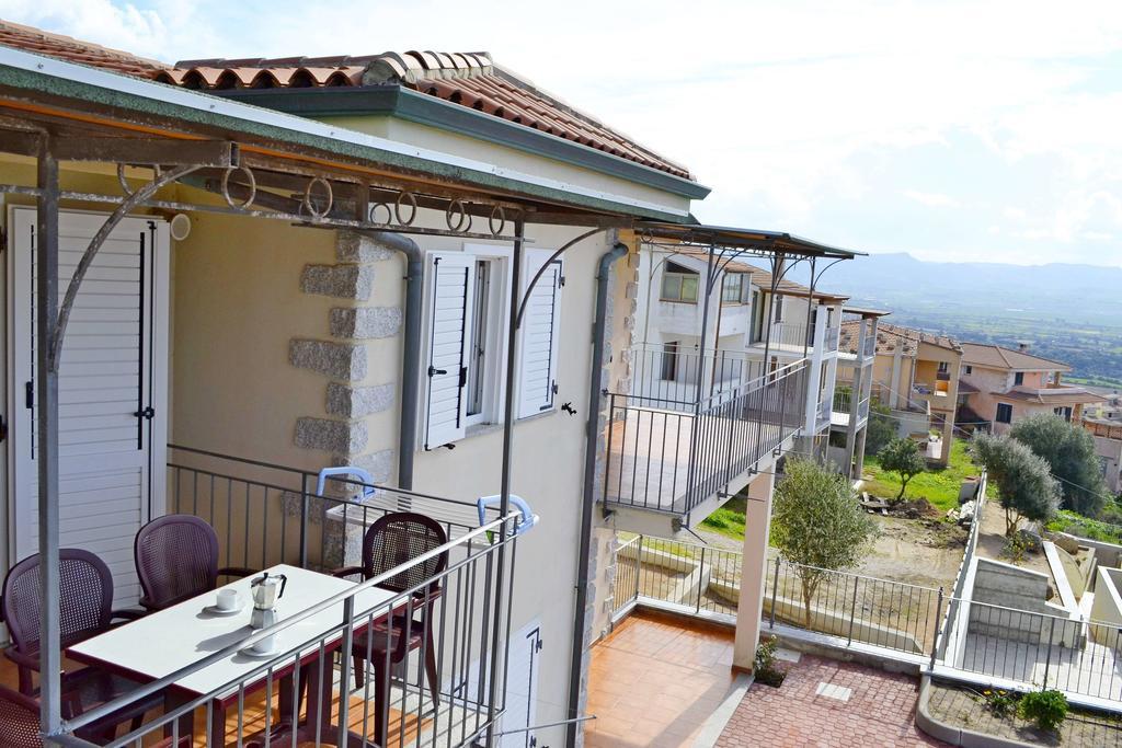 Gf Apartments Li Seddi Badesi Kültér fotó