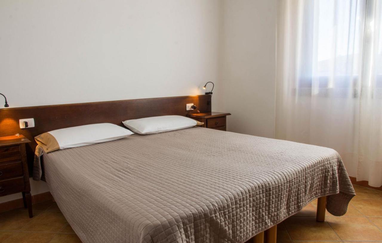 Gf Apartments Li Seddi Badesi Kültér fotó