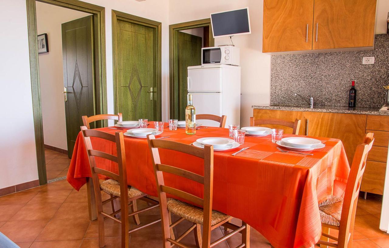 Gf Apartments Li Seddi Badesi Kültér fotó