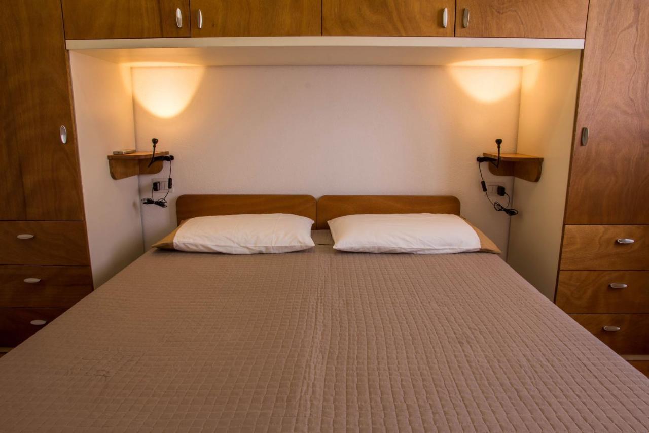 Gf Apartments Li Seddi Badesi Kültér fotó