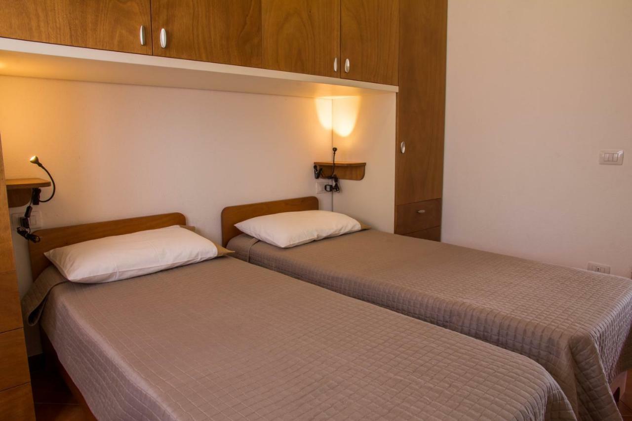Gf Apartments Li Seddi Badesi Kültér fotó