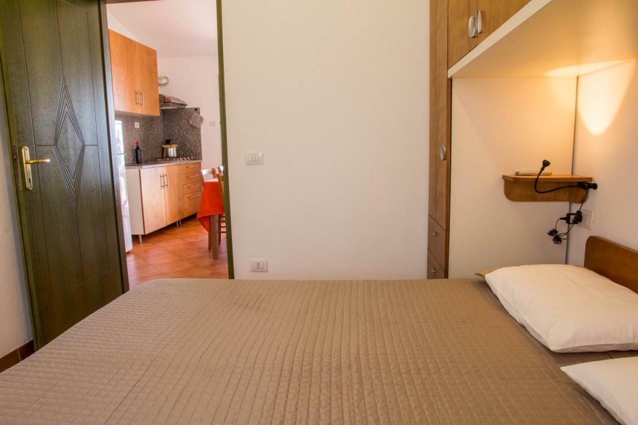 Gf Apartments Li Seddi Badesi Kültér fotó
